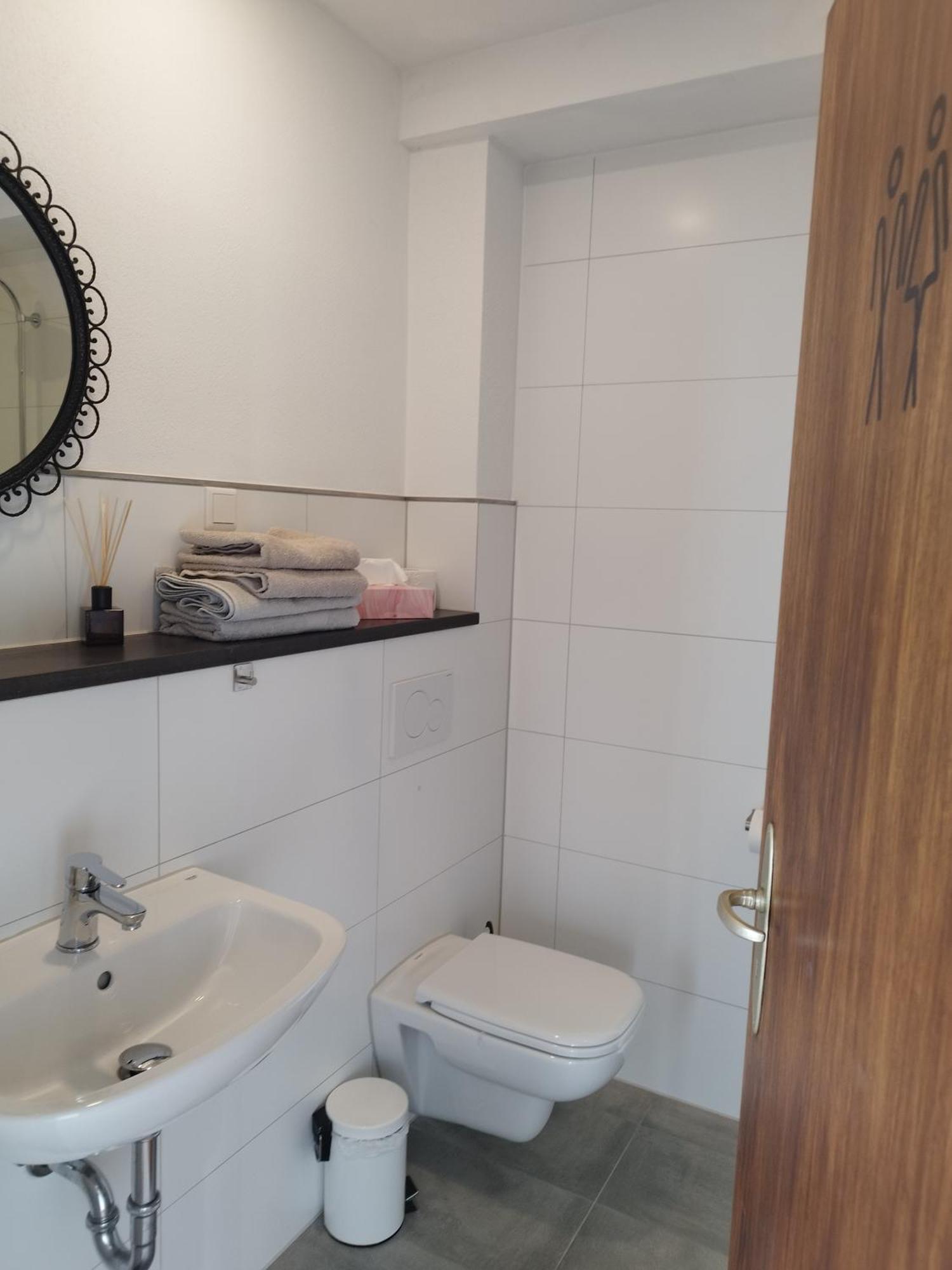 Moderne Ferienwohnung Mit Privatem Eingang - Rosa Kalletal Exterior photo